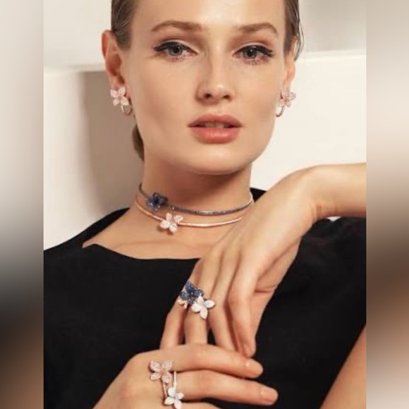 SEGRETI Petite Flower Earrings 14k LUXURY